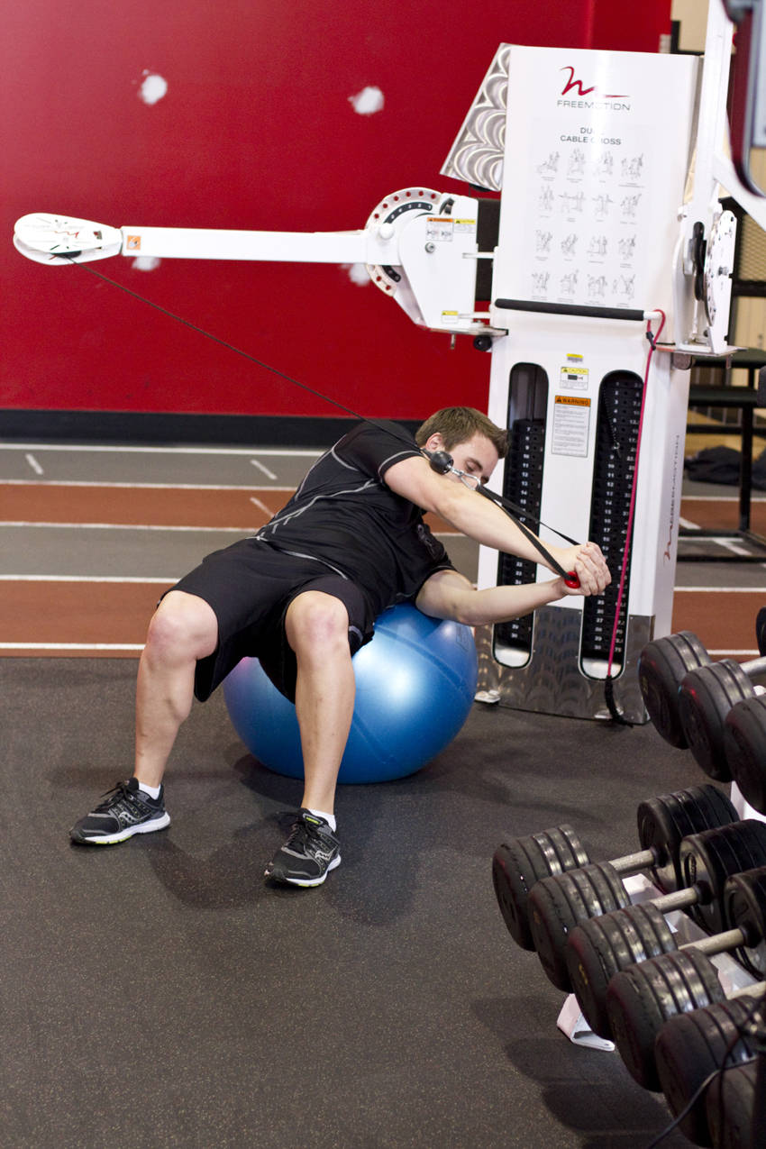 Cable Russian Twists variant 2