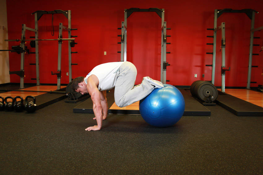 Exercise Ball Pull-In variant 2