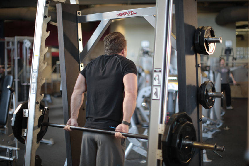Smith Machine Behind the Back Shrug variant 2