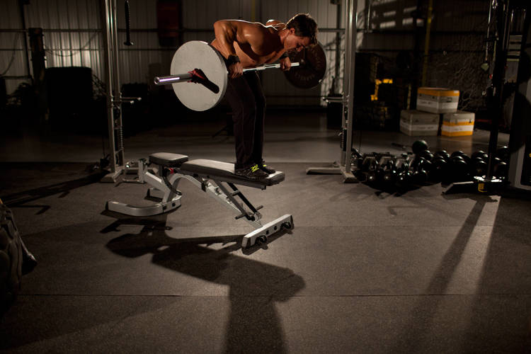 Straight Bar Bench Mid Rows variant 2